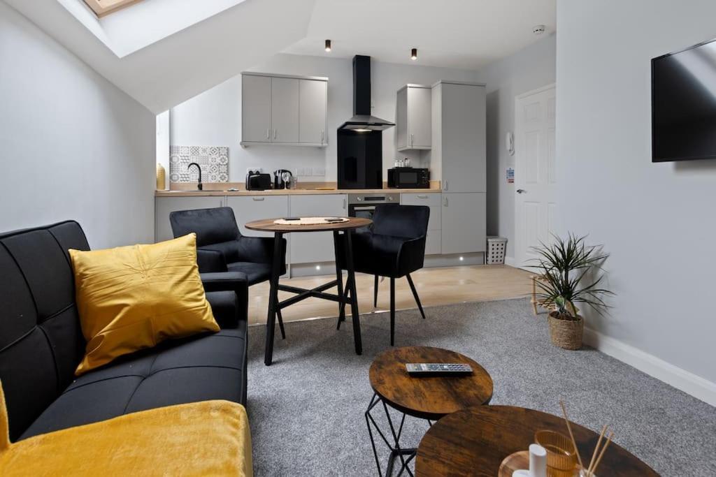 Modern Apartment Free Off Road Parking King Bed Suite 9 ノッティンガム エクステリア 写真